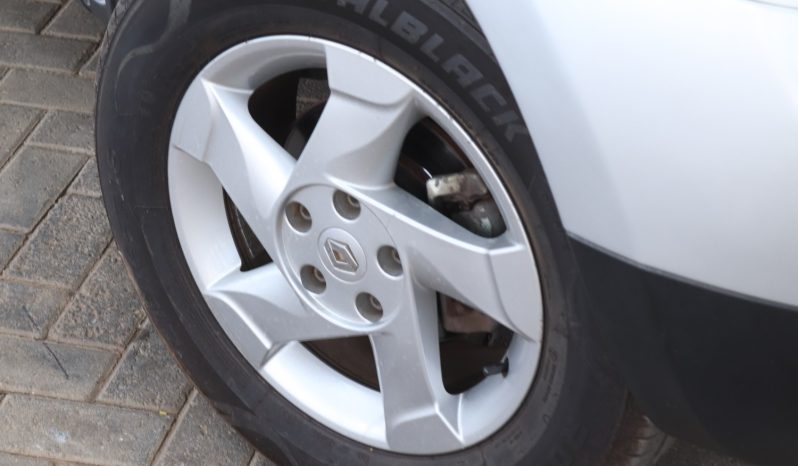 2014 Renault Duster full